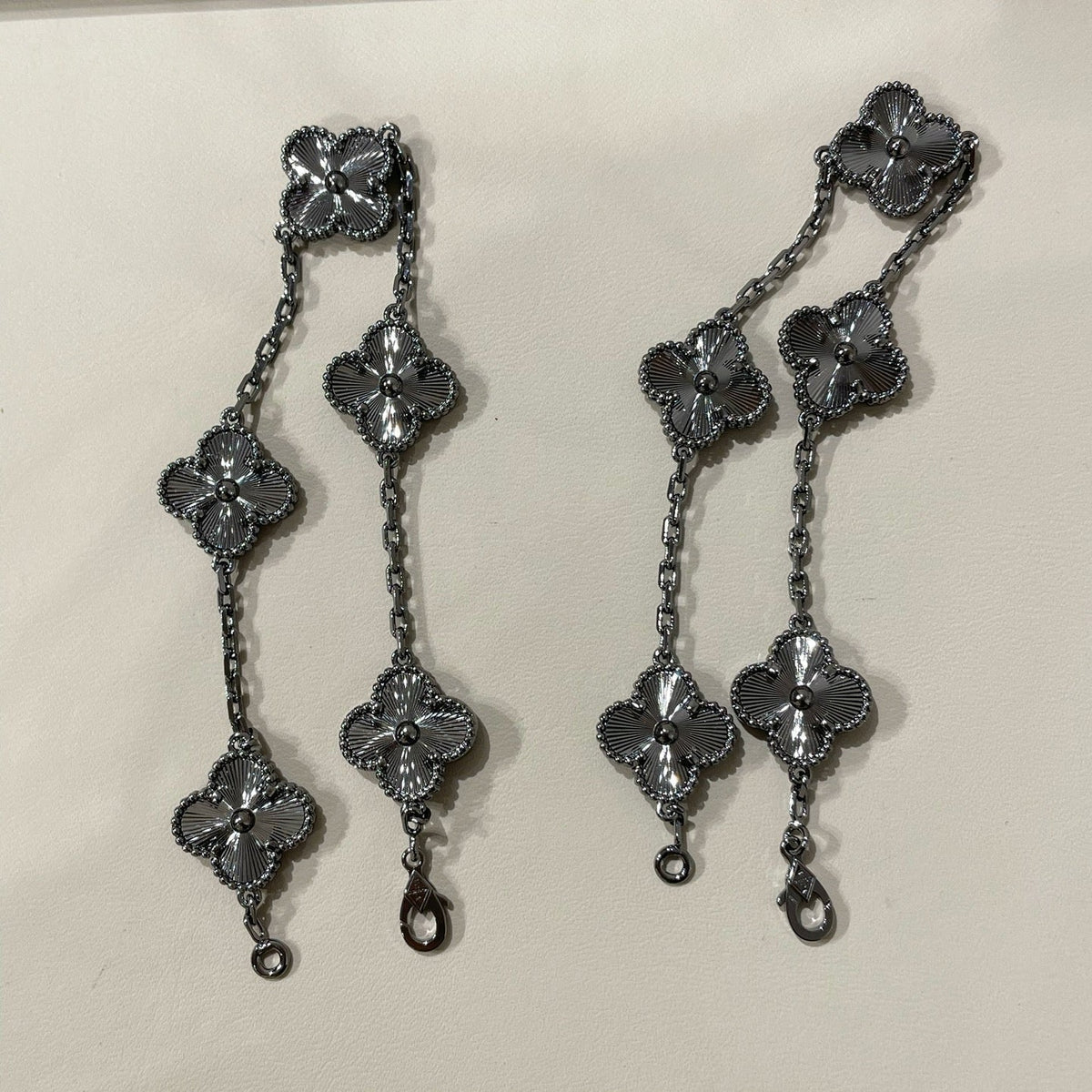 [Triumph Jewelry]CLOVER 5 MOTIF BLACK BRACELET