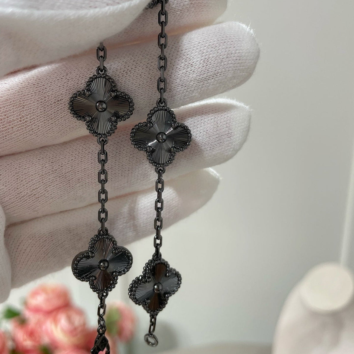 [Triumph Jewelry]CLOVER 5 MOTIF BLACK BRACELET