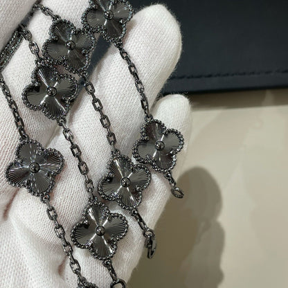 [Triumph Jewelry]CLOVER 5 MOTIF BLACK BRACELET