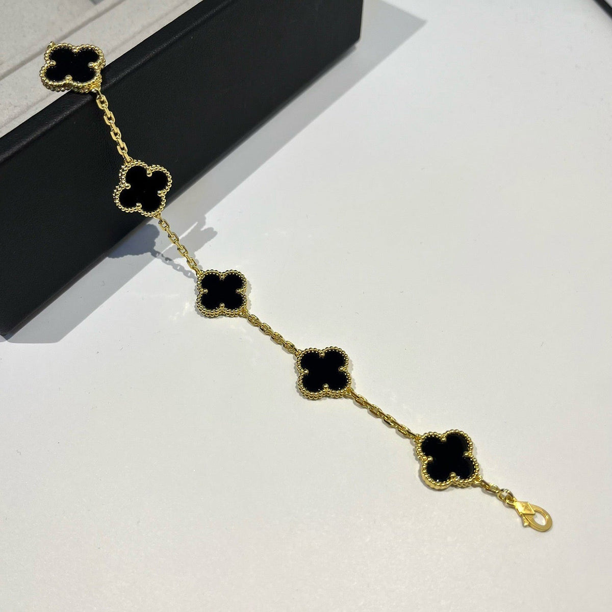 [Triumph Jewelry] CLOVER 5 MOTIF ONYXS BRACELET COLLECTION