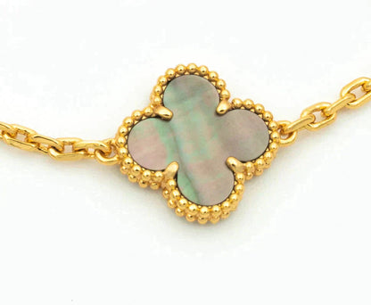 [Triumph Jewelry] CLOVER 5 MOTIF GRAY MOP BRACELET COLLECTION