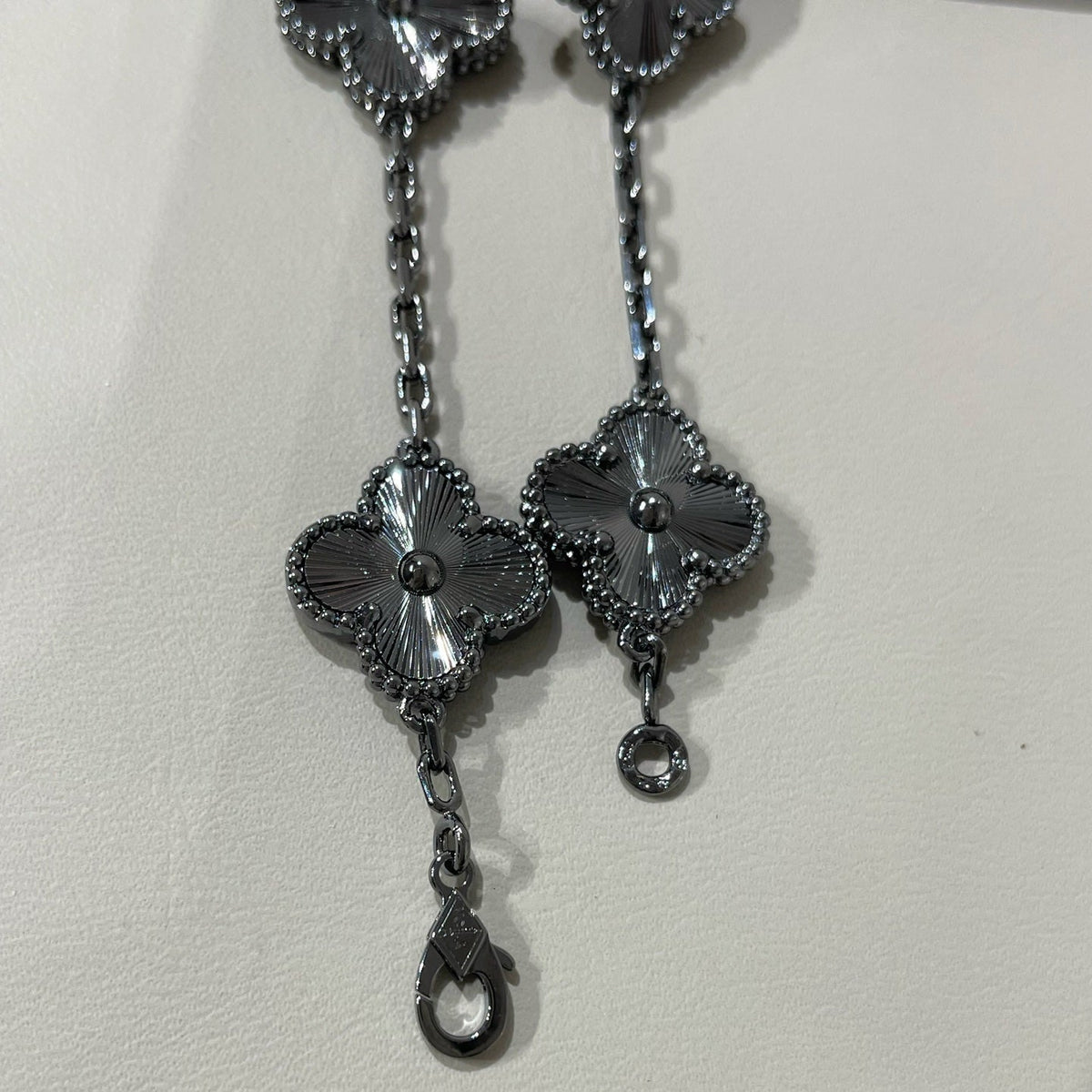 [Triumph Jewelry]CLOVER 5 MOTIF BLACK BRACELET