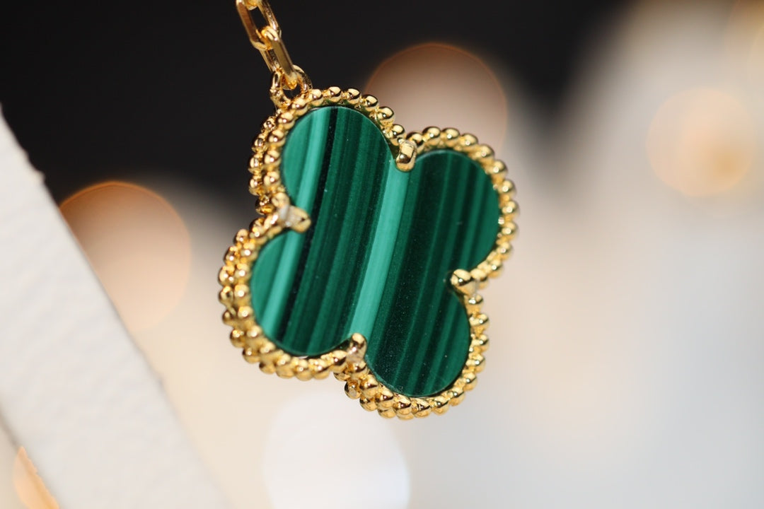 [Triumph Jewelry]CLOVER EARRINGS GOLD MALACHITE DIAMOND 3 MOTIF