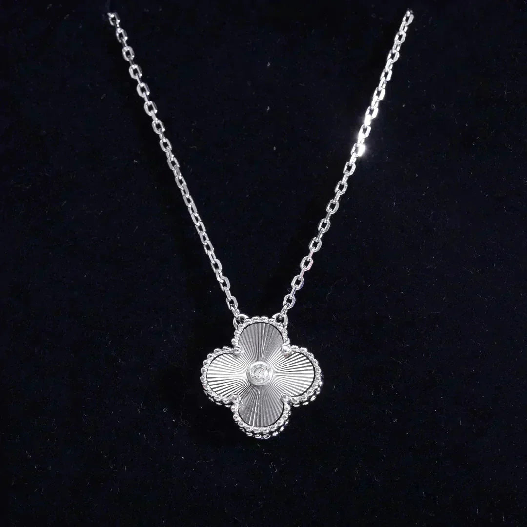 [Triumph Jewelry]CLOVER  15MM DIAMOND LASER NECKLACE SILVER
