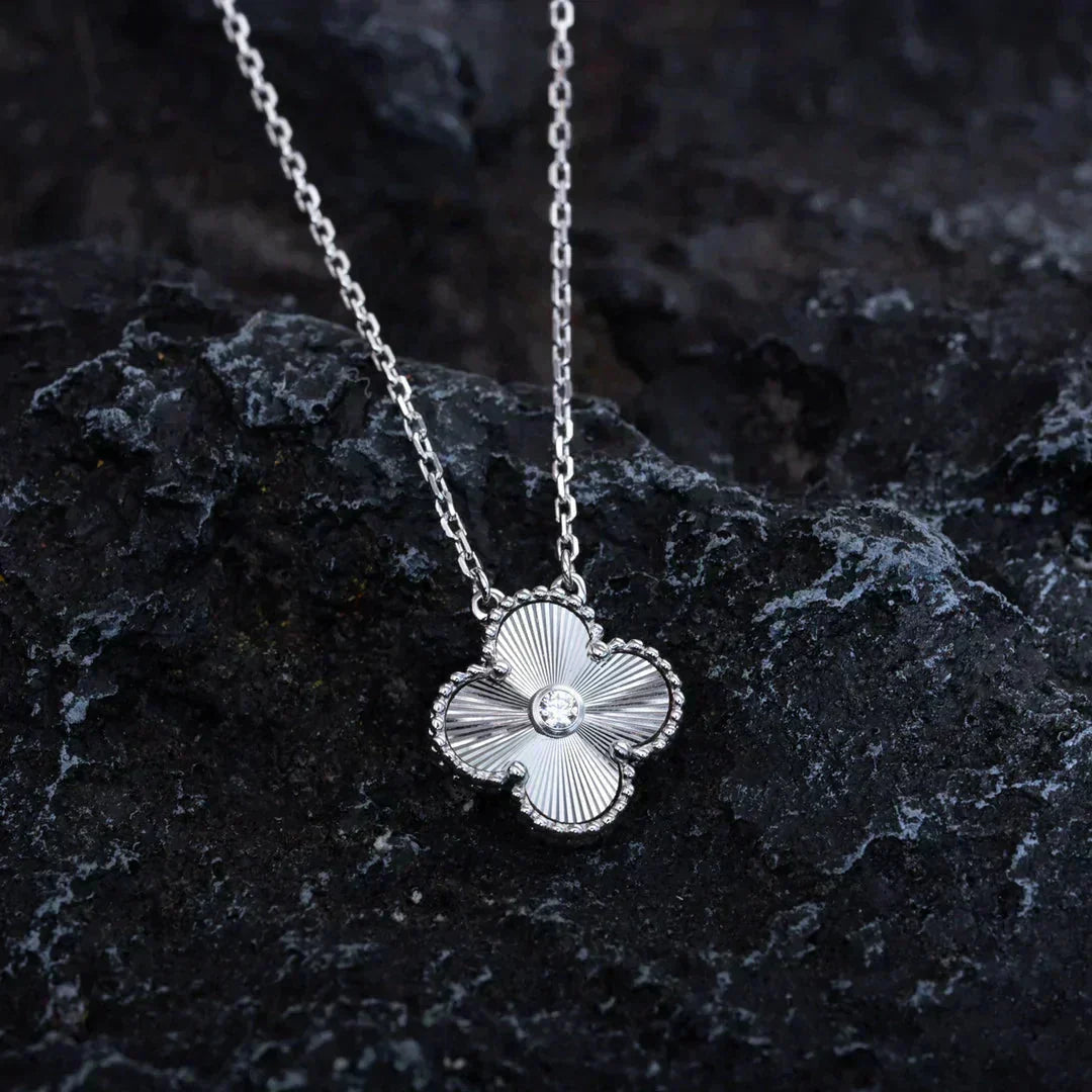 [Triumph Jewelry]CLOVER  15MM DIAMOND LASER NECKLACE SILVER