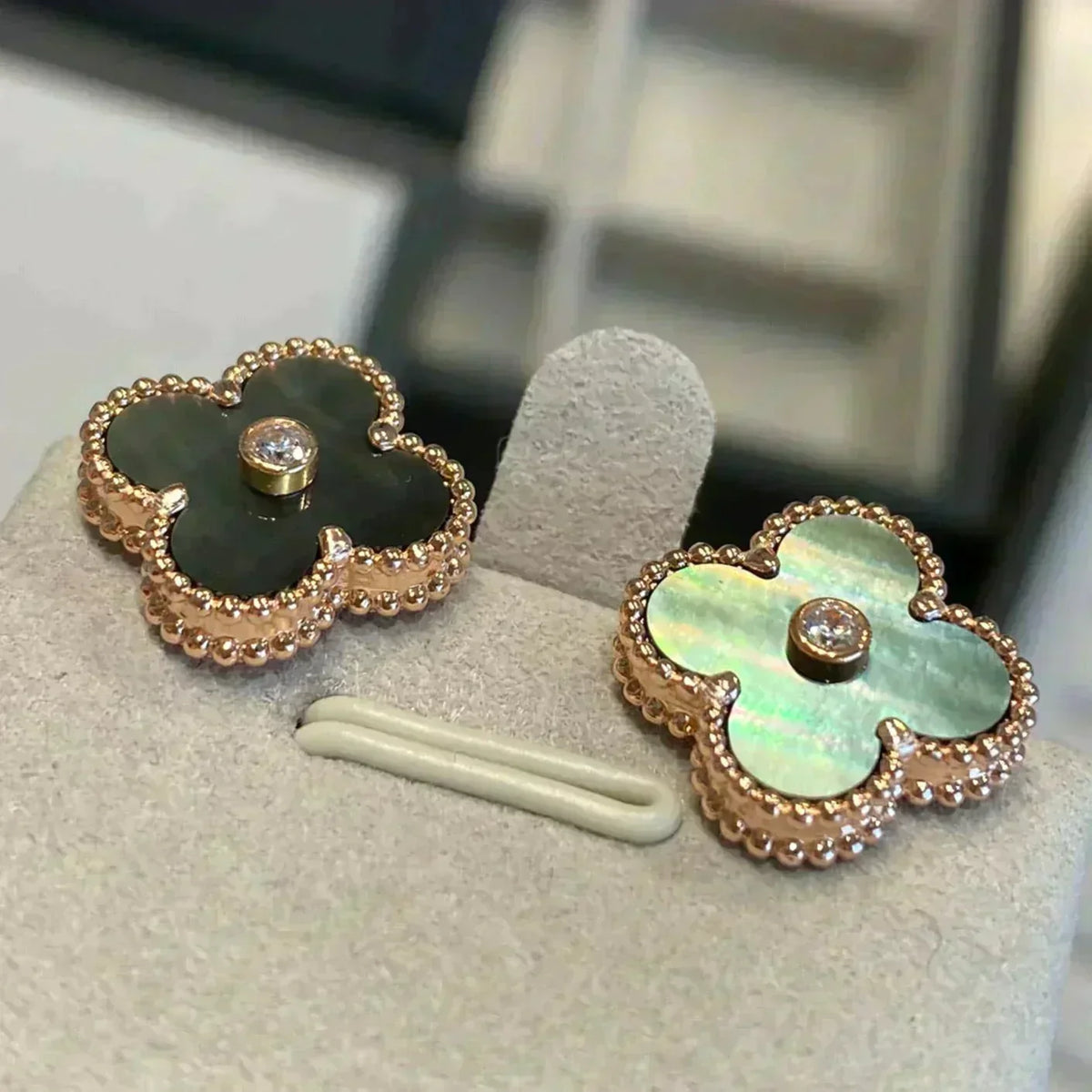 [Triumph Jewelry]CLOVER MEDIUM 1 MOTIFS GRAY MOP  DIAMOND EARRINGS