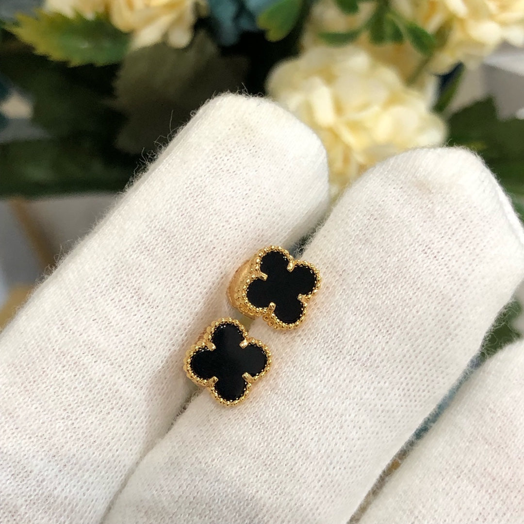 [Triumph Jewelry]CLOVER MINI GOLD EARRINGS