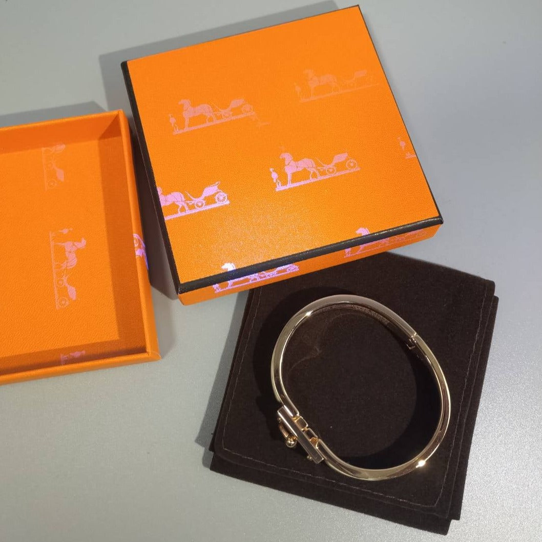 [Triumph Jewelry]H GREY BRACELET