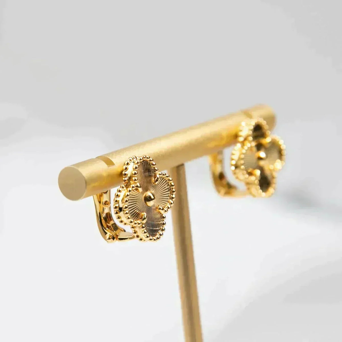 [Triumph Jewelry]CLOVER MEDIUM 1 MOTIFS LASER EARRINGS