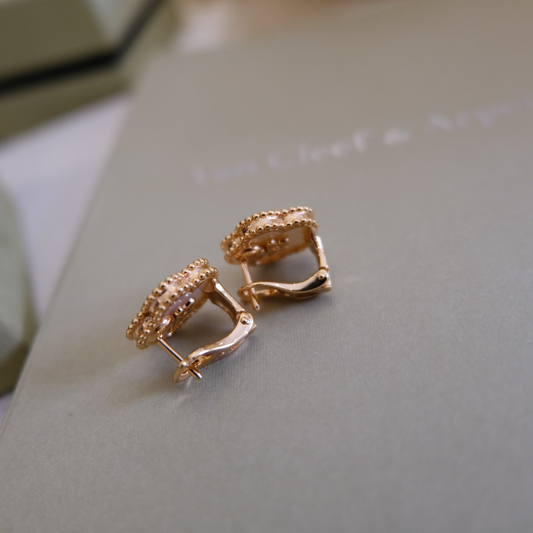 [Triumph Jewelry]LUCKY PINK GOLD WHITE MOP EARRINGS