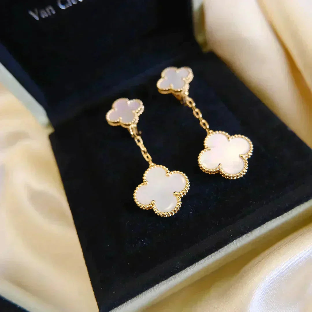 [Triumph Jewelry]CLOVER 2 MOTIF WHITE MOP EARRINGS