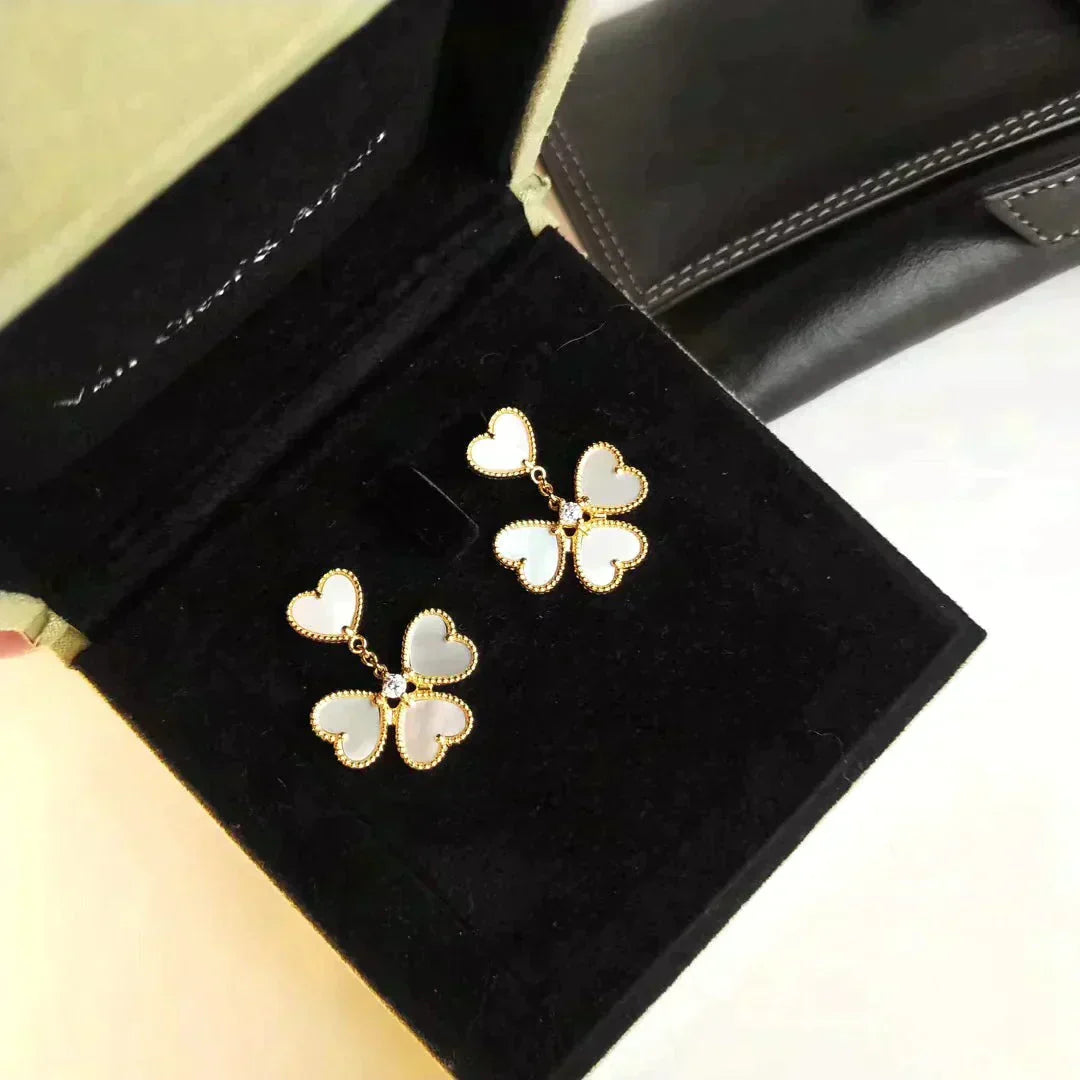 [Triumph Jewelry]CLOVER SWEET WHITE MOP EARRINGS