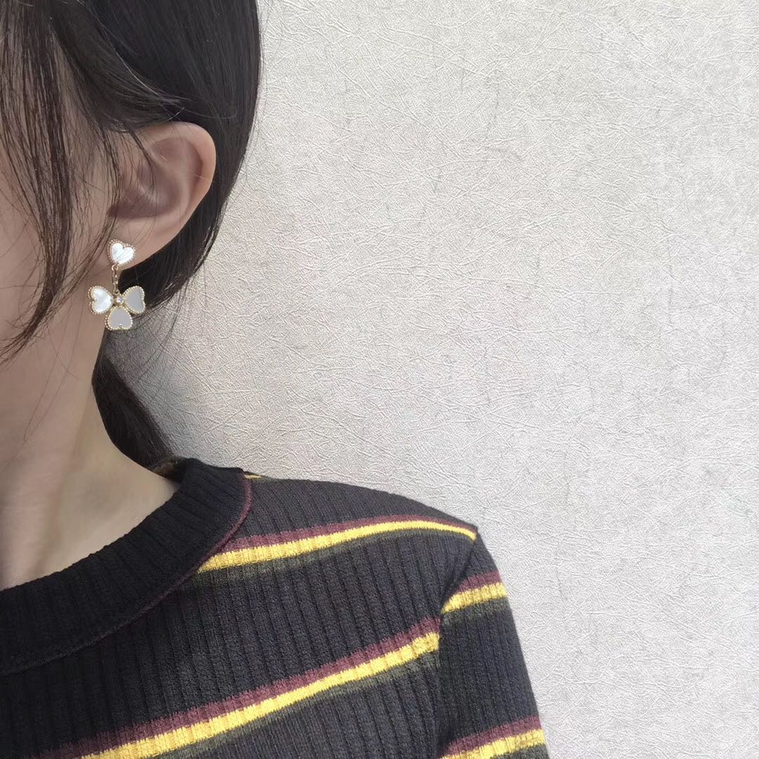 [Triumph Jewelry]CLOVER SWEET WHITE MOP EARRINGS
