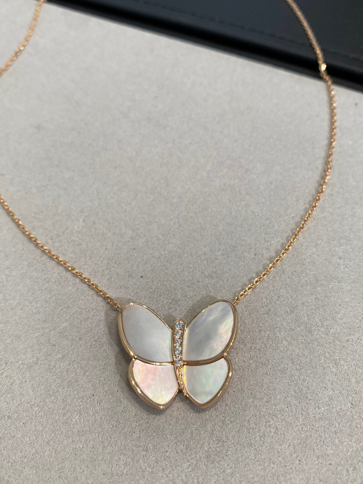 [Triumph Jewelry]BUTTERFLY GOLD MOP DIAMOND NECKLACE