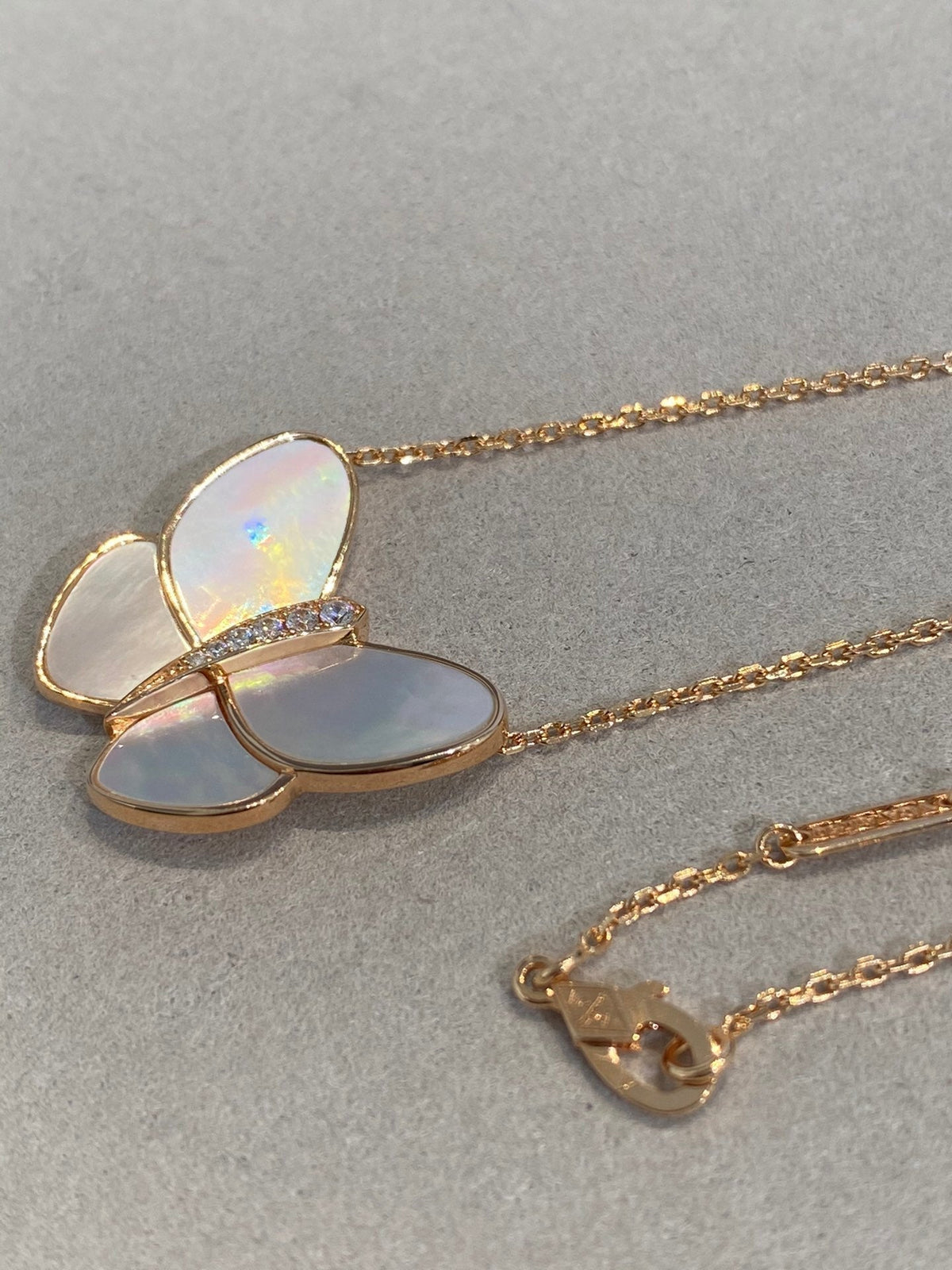 [Triumph Jewelry]BUTTERFLY GOLD MOP DIAMOND NECKLACE