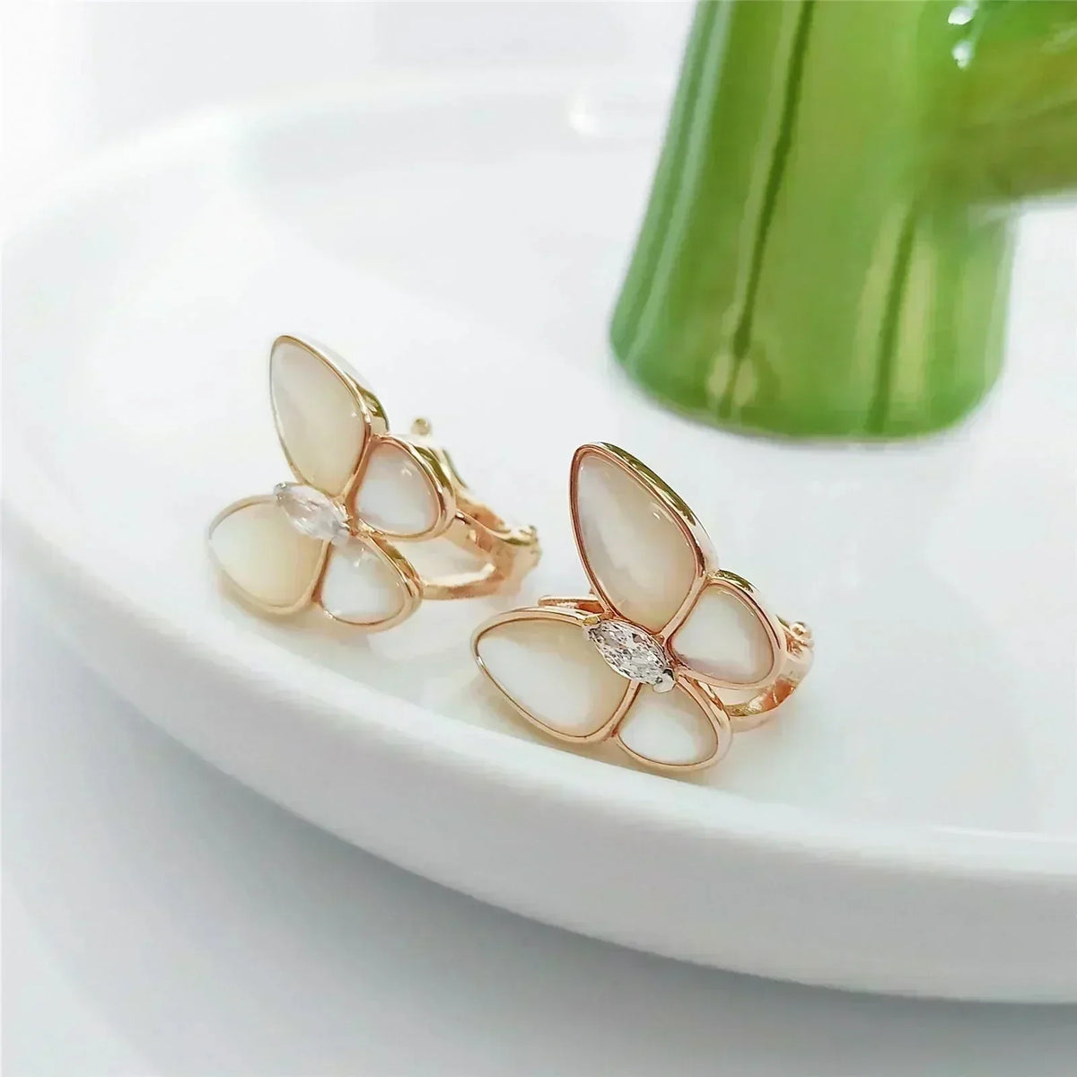 [Triumph Jewelry]BUTTERFLY MOP DIAMOND EARRINGS