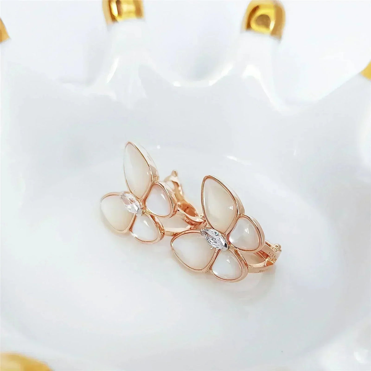 [Triumph Jewelry]BUTTERFLY MOP DIAMOND EARRINGS