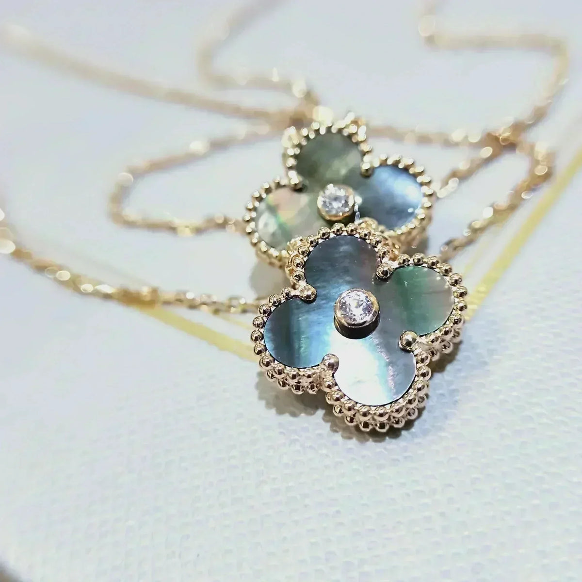 [Triumph Jewelry]CLOVER 15MM DIAMOND AND MOTHER-OF-GREY NECKLACE