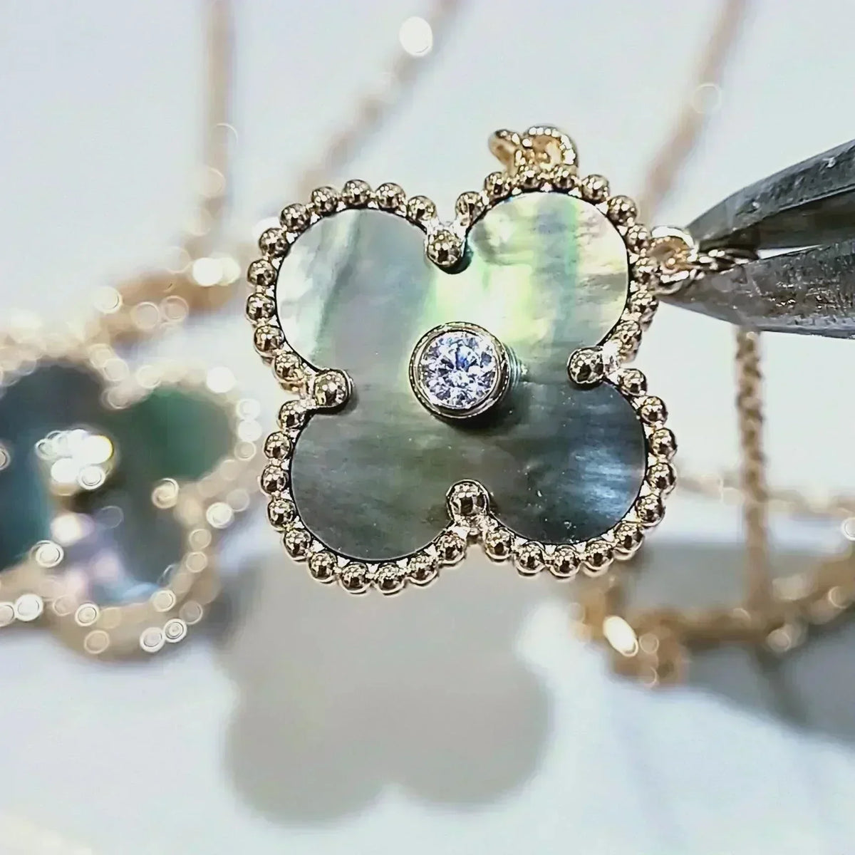 [Triumph Jewelry]CLOVER 15MM DIAMOND AND MOTHER-OF-GREY NECKLACE