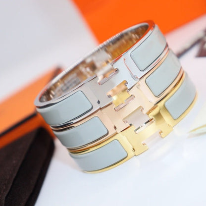 [Triumph Jewelry]H LIGHT BLUE BRACELET