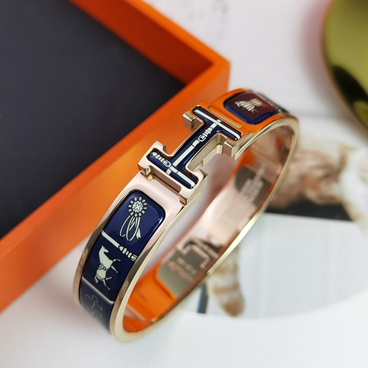 [Triumph Jewelry]H COUVERTURES DARK BLUE BRACELET