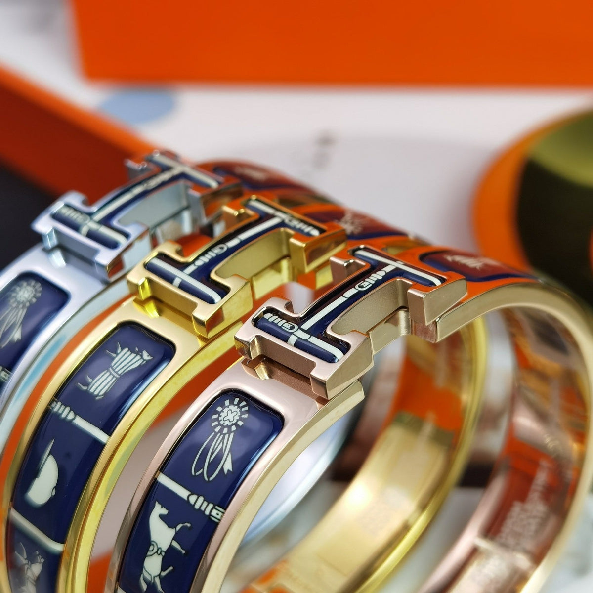 [Triumph Jewelry]H COUVERTURES DARK BLUE BRACELET