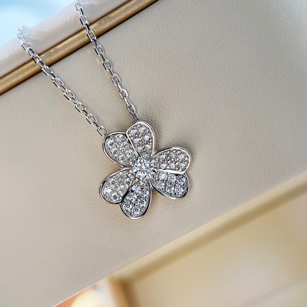 [Triumph Jewelry]CLOVER DIAMOND NECKLACE SILVER
