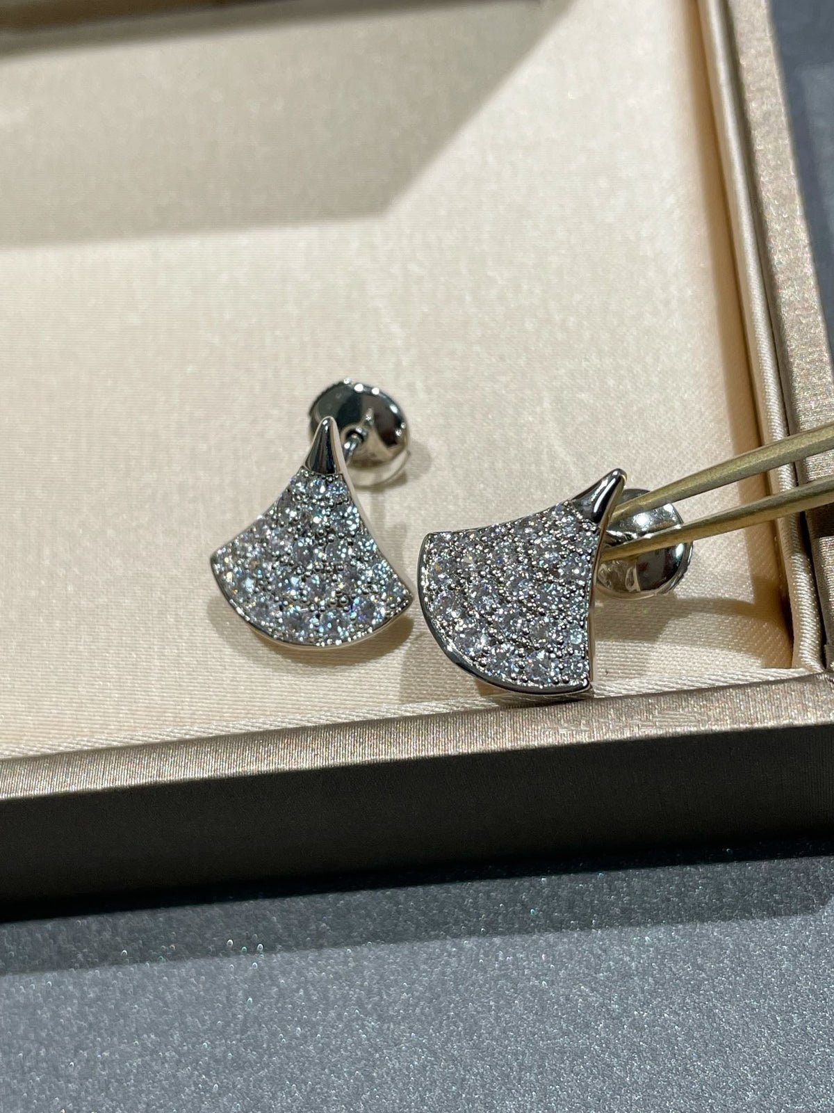 [Triumph Jewelry]DREAM STUD EARRINGS DIAMOND