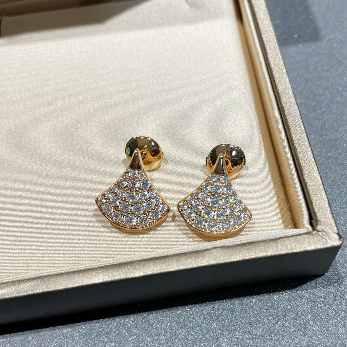 [Triumph Jewelry]DREAM STUD EARRINGS DIAMOND