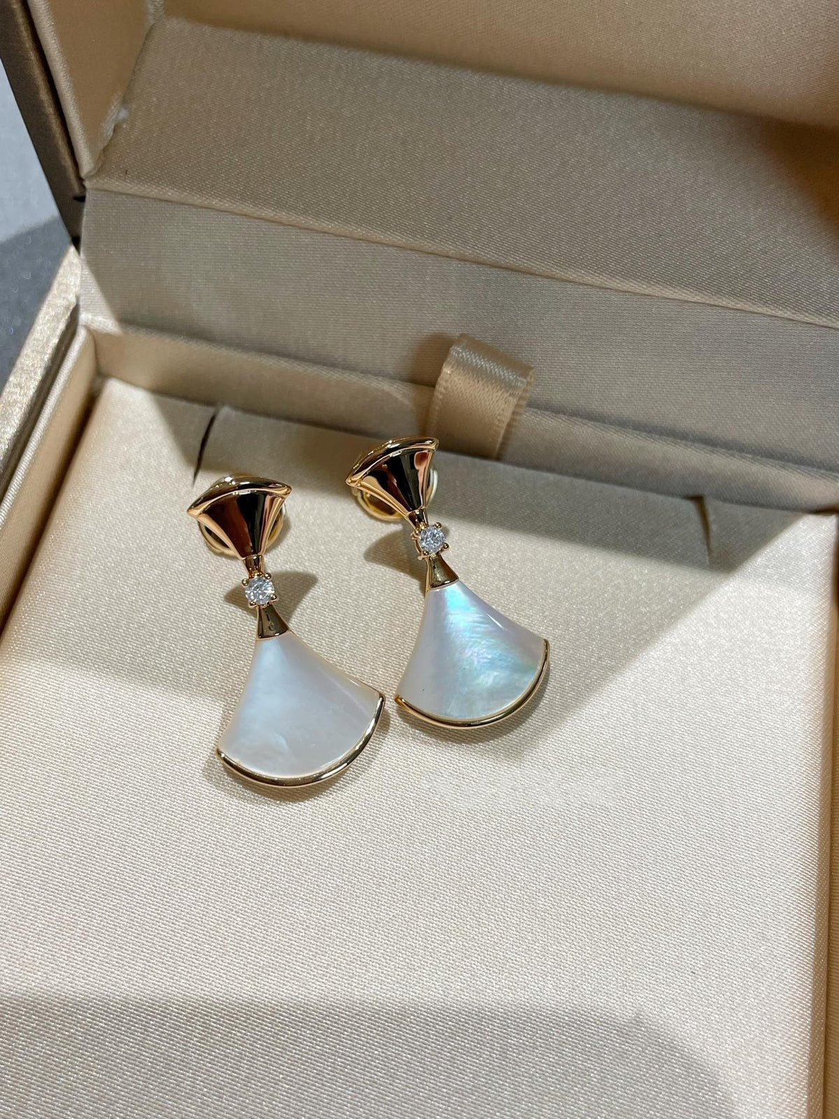 [Triumph Jewelry]DREAM MOP 1 DIAMOND EARRINGS