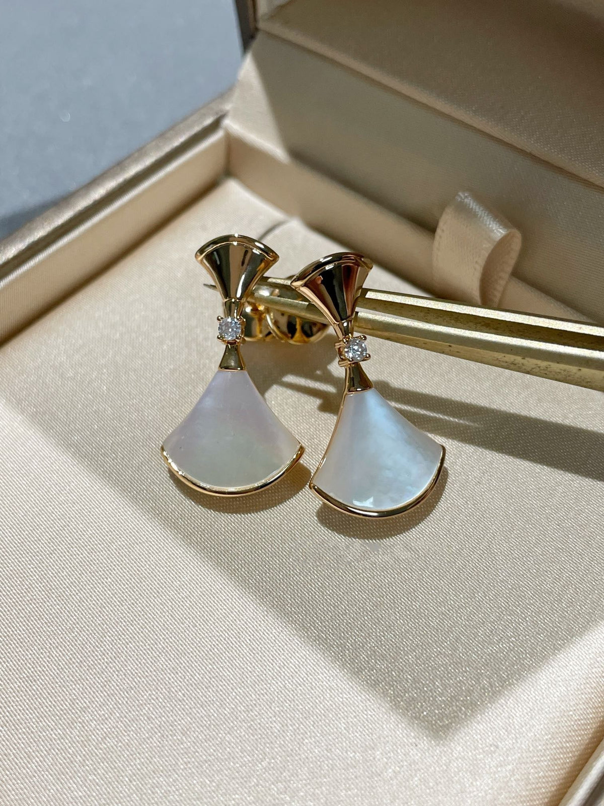 [Triumph Jewelry]DREAM MOP 1 DIAMOND EARRINGS