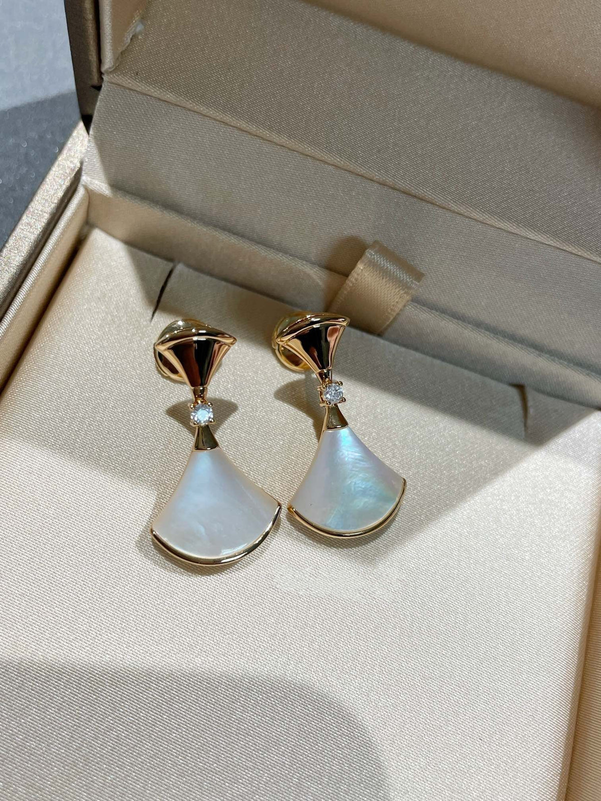 [Triumph Jewelry]DREAM MOP 1 DIAMOND EARRINGS