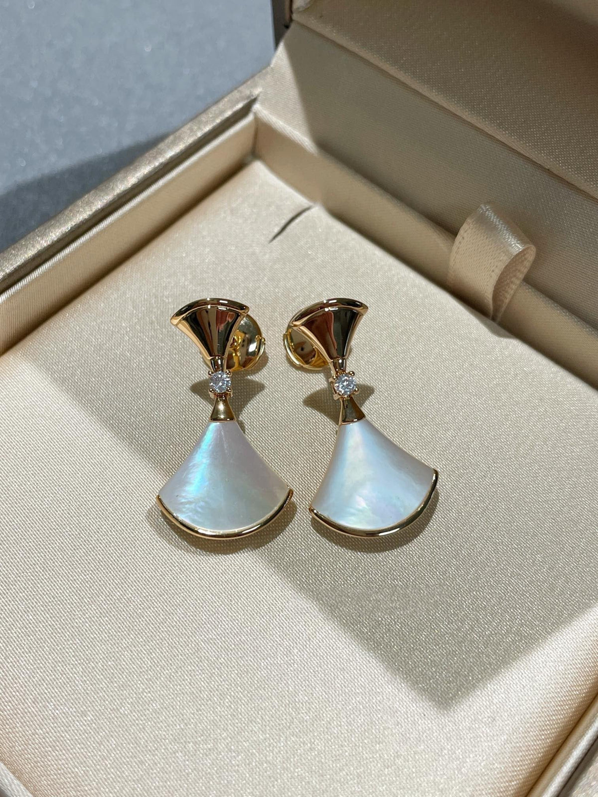 [Triumph Jewelry]DREAM MOP 1 DIAMOND EARRINGS