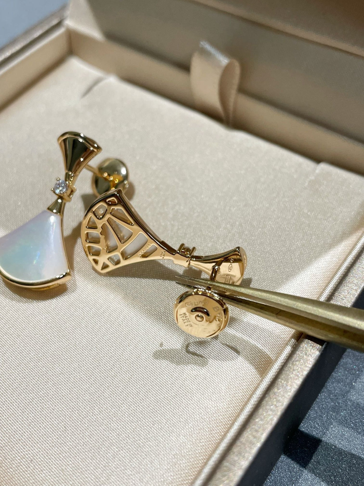 [Triumph Jewelry]DREAM MOP 1 DIAMOND EARRINGS