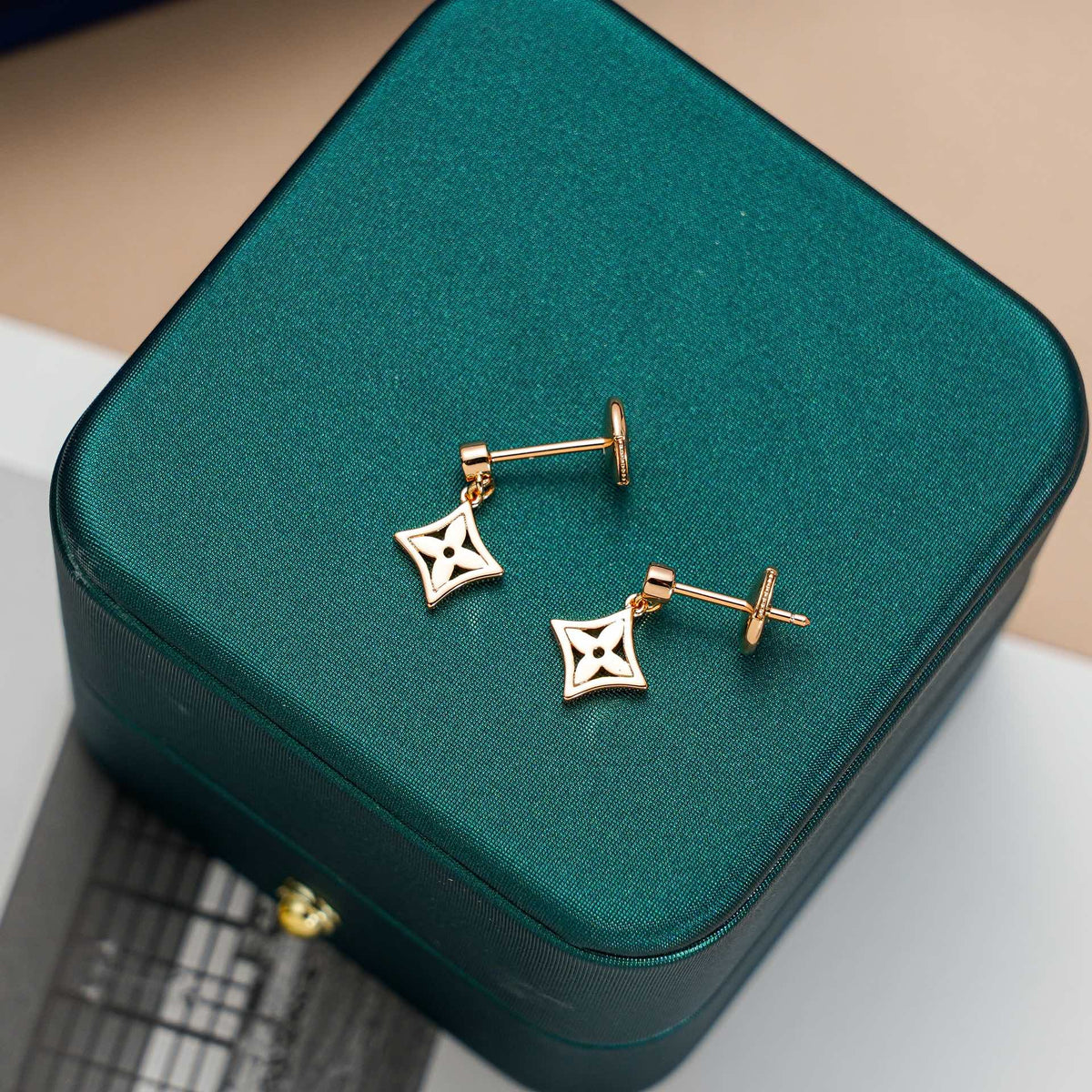 [Triumph Jewelry]STAR EARRINGS GOLD