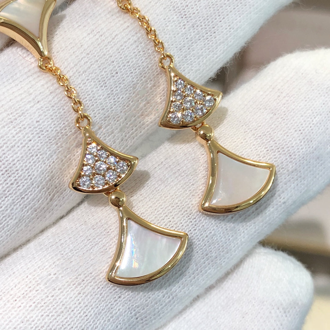 [Triumph Jewelry]DREAM EARRINGS 3 MOTIFS DIAMOND MOP PINK GOLD