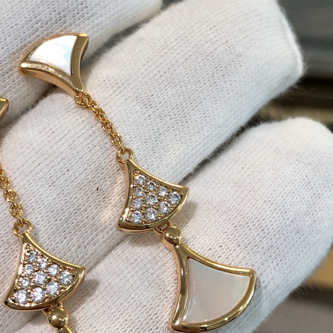 [Triumph Jewelry]DREAM EARRINGS 3 MOTIFS DIAMOND MOP PINK GOLD