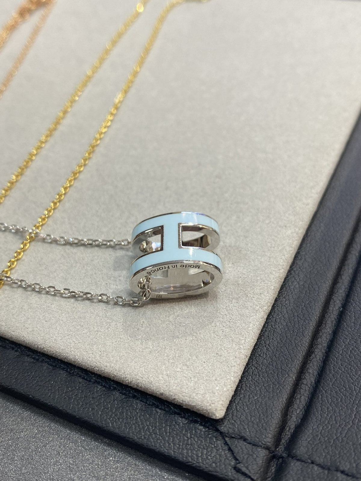 [Triumph Jewelry]POP H LIGHT BLUE NECKLACE
