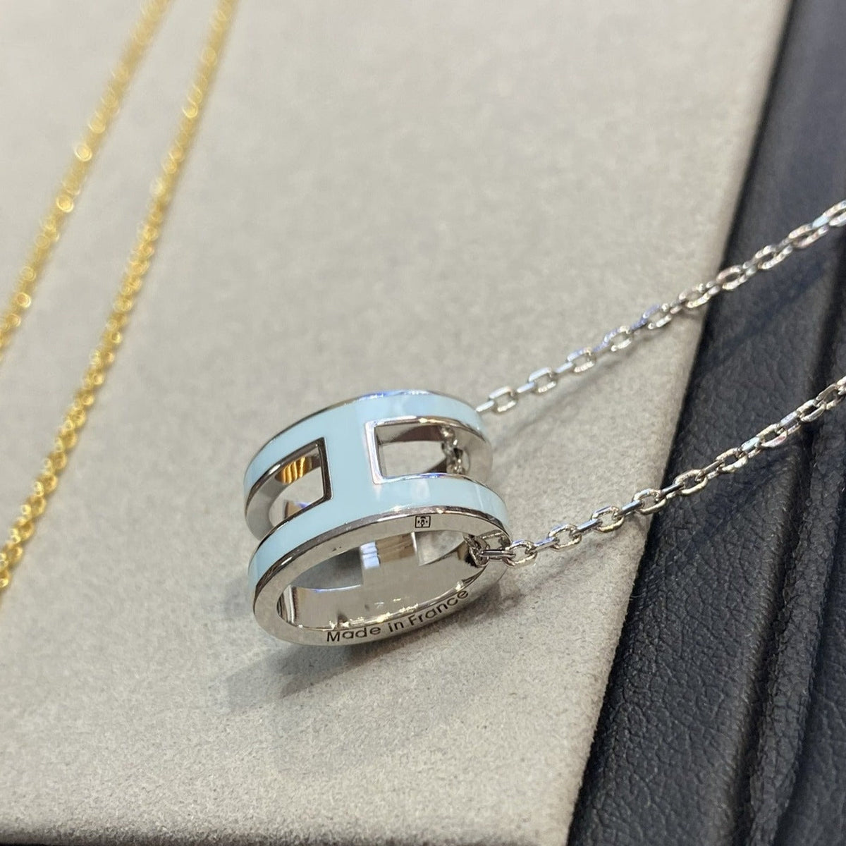 [Triumph Jewelry]POP H LIGHT BLUE NECKLACE