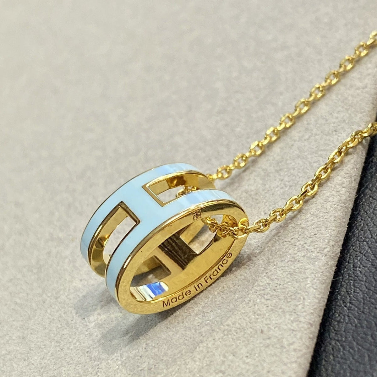 [Triumph Jewelry]POP H LIGHT BLUE NECKLACE