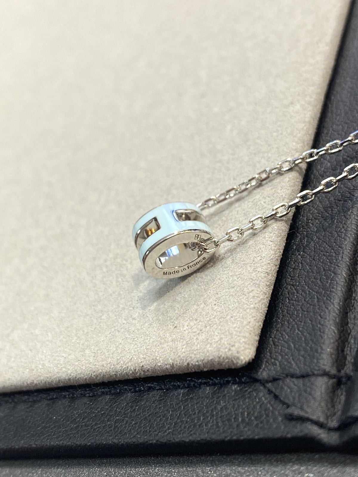 [Triumph Jewelry]POP H LIGHT BLUE NECKLACE