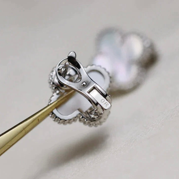 [Triumph Jewelry]CLOVER MEDIUM 1 MOTIFS  WHITE MOP EARRINGS SILVER