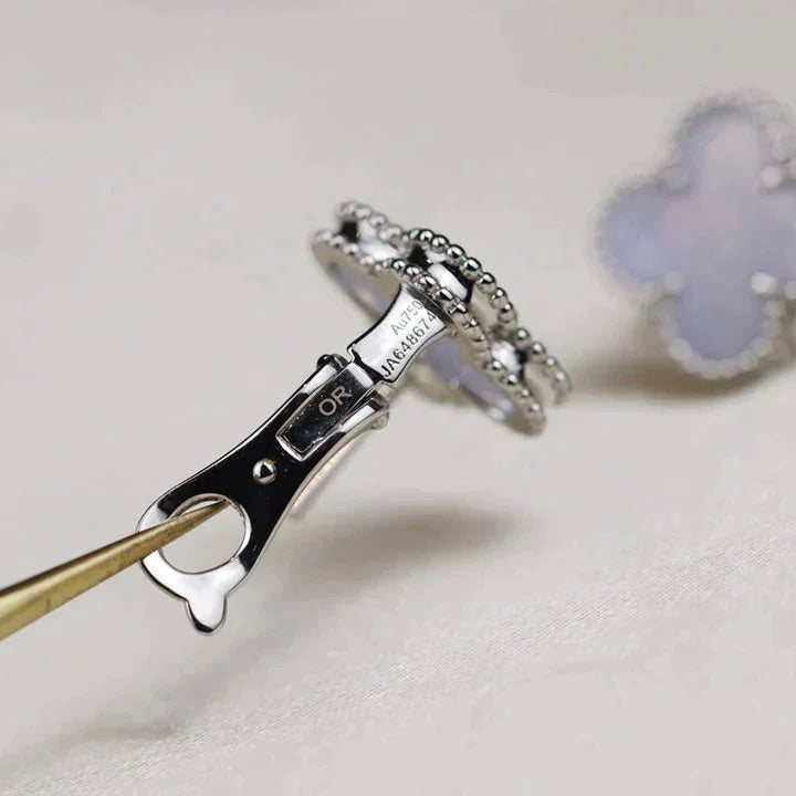 [Triumph Jewelry]CLOVER MEDIUM 1 MOTIFS  WHITE MOP EARRINGS SILVER
