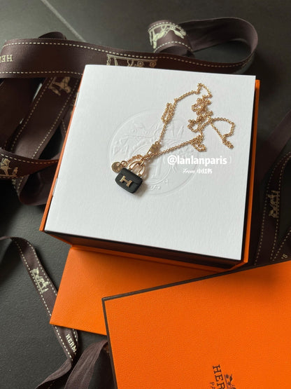 [Triumph Jewelry]CONSTANCE BLACK PEDANT PINK GOLD NECKLACE