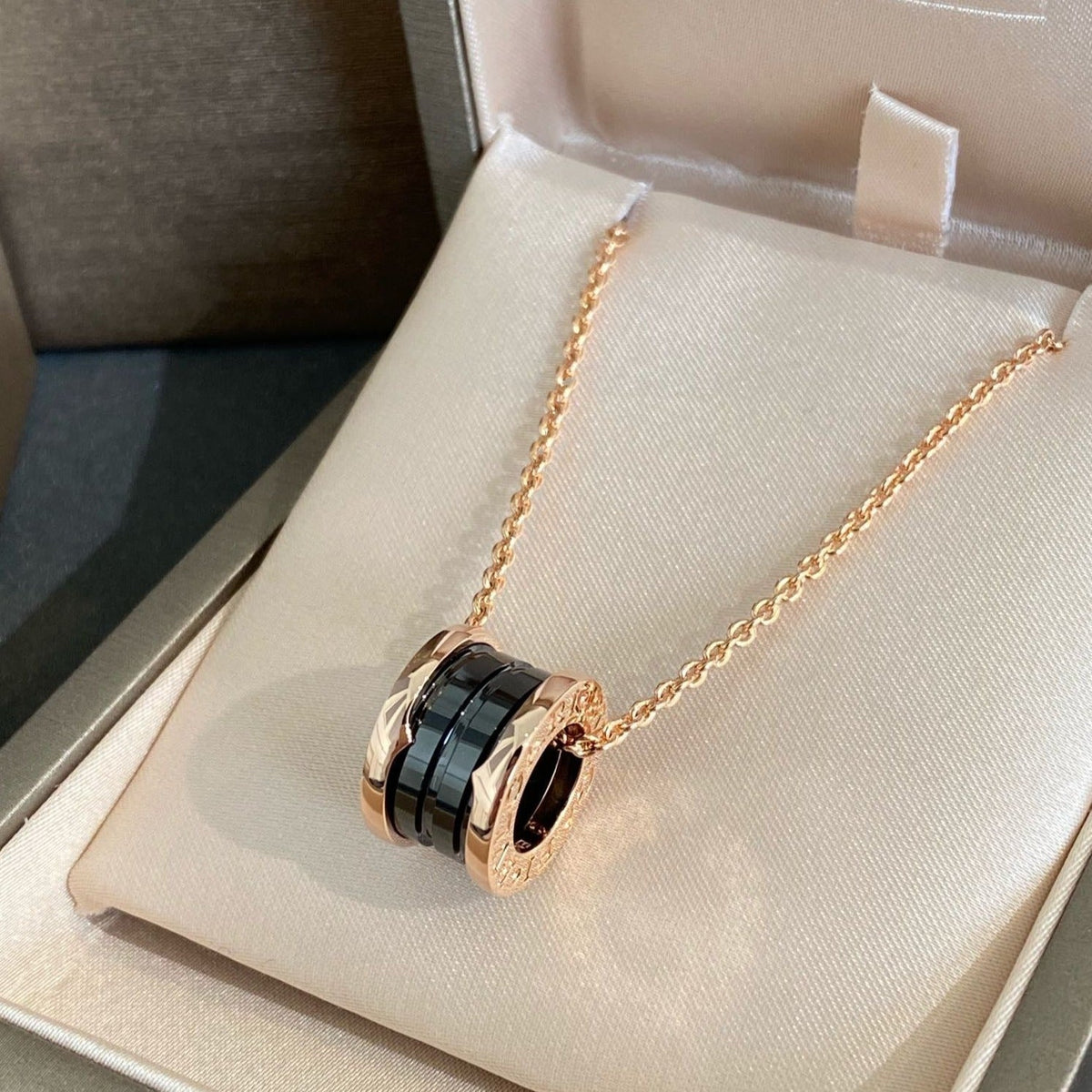 [Triumph Jewelry]ZERO 1 BLACK CERAMIC PINK GOLD NECKLACE