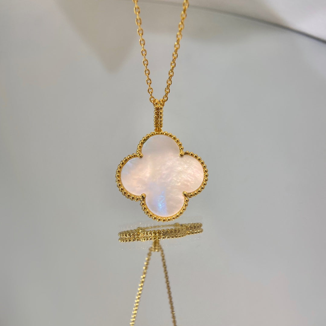 [Triumph Jewelry]CLOVER 25MM MOP LARGE PENDANT NECKLACE