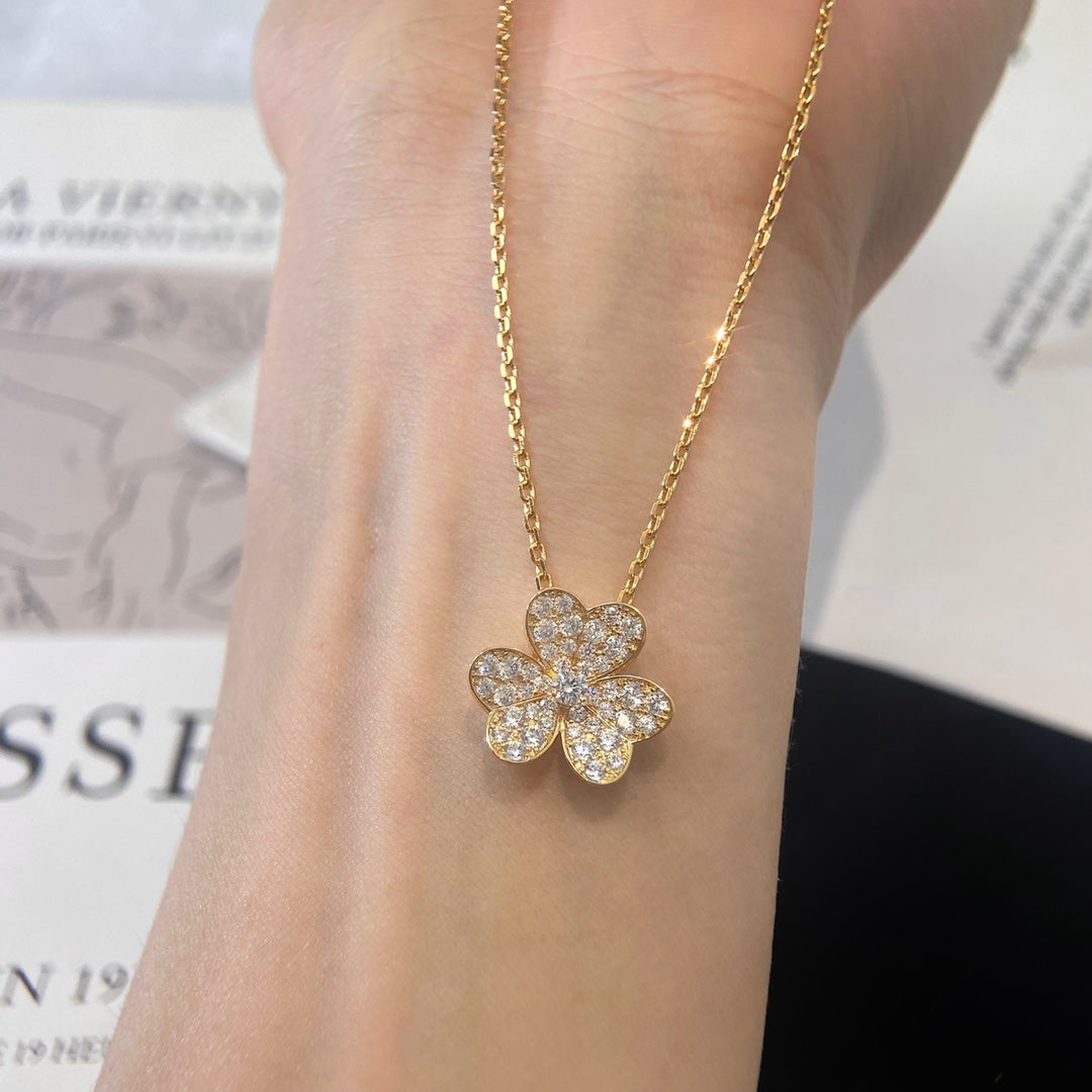 [Triumph Jewelry]FLOWER DIAMOND NECKLACE
