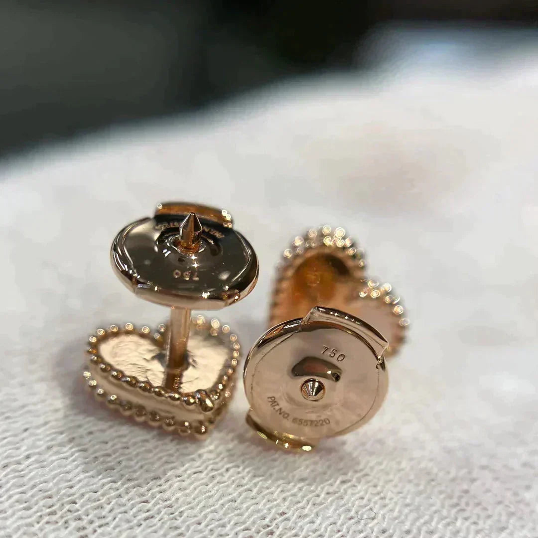 [Triumph Jewelry]HEART CARNELIAN STUD EARRINGS
