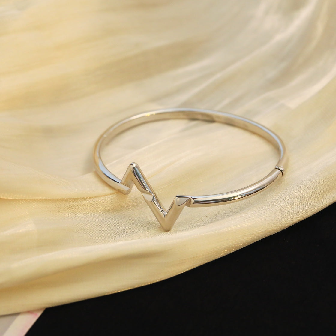[Triumph Jewelry]VOLTE UPSITE DOWN BRACELET