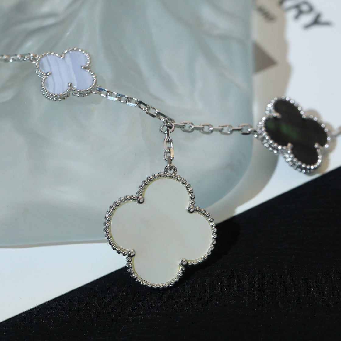 [Triumph Jewelry]CLOVER BRACELET 5 MOTIFS MOP CHALCEDONY SILVER